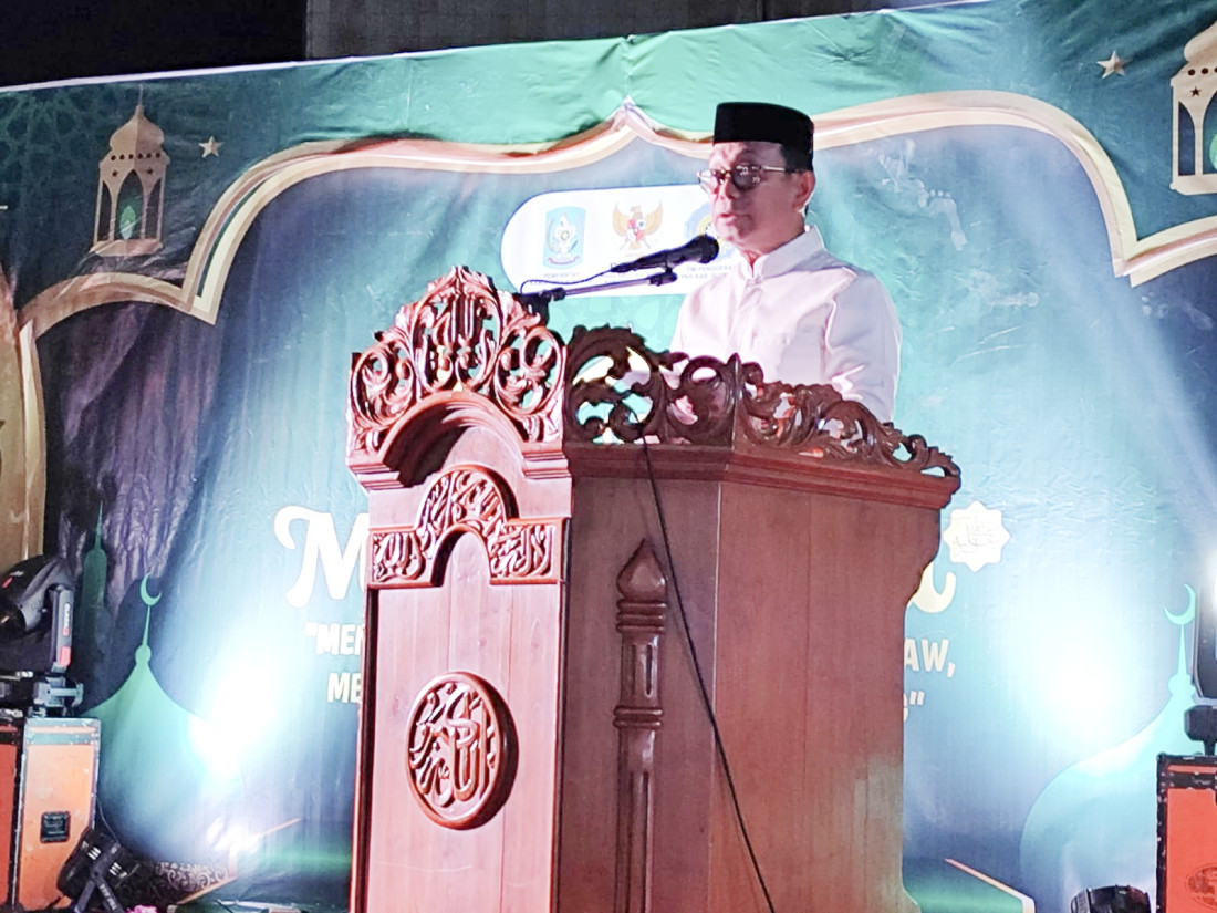 Foto : Bupati Soppeng, H. Suwardi Haseng, SE saat memberikan sambutan pada peringatan Maulid Nabi Besar Muhammad SAW 1447 H 2025 M di Lapangan Gasis Kota Watansoppeng, Sabtu Malam 20 September 2025.(Doc.IstHR) 